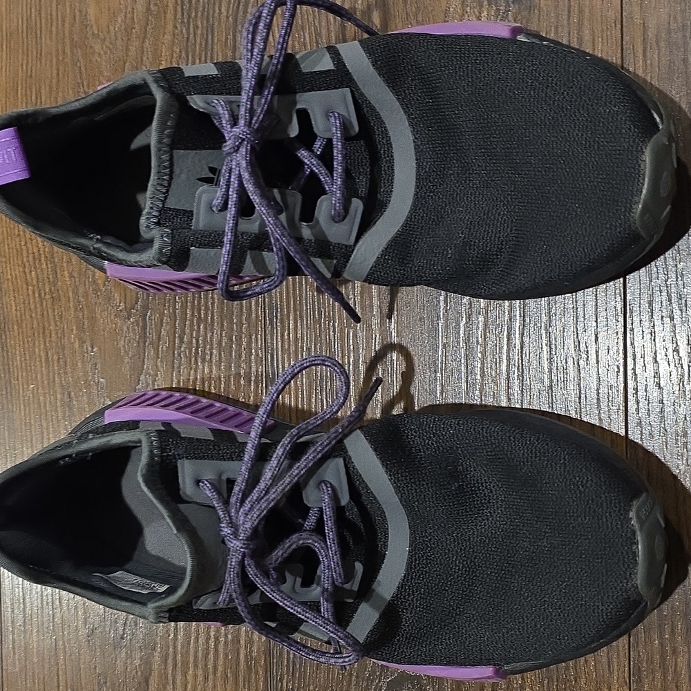 Women's in good condition size 6.5 Adidas NMD's.